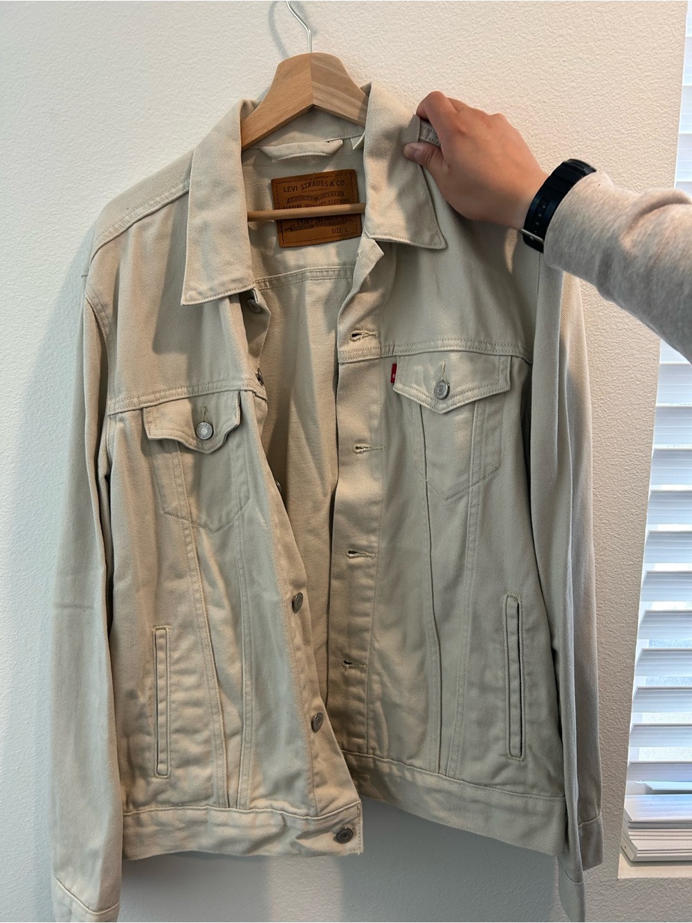 Levi's Cream Beige Denim Jacket with Red Tab - Picture 2 of 3